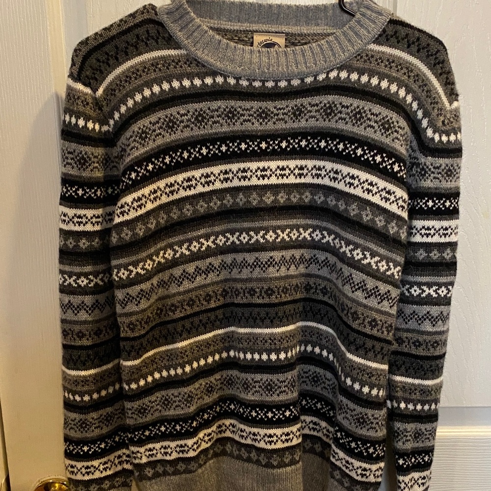 Artesania women’s NWT Crewneck Sweater in Black and Gray size medium
855